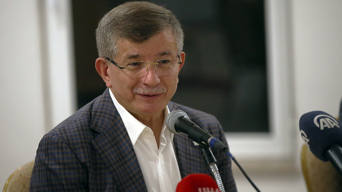 Davutoğlu'ndan Erdoğan'a Boğaziçi çağrısı: Bari bu kez inadına bir adım atmayın
