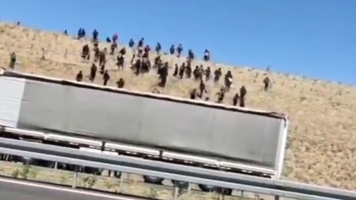 TIR'dan inip kente dağılmışlardı: Göçmenlerle ilgili valilikten açıklama