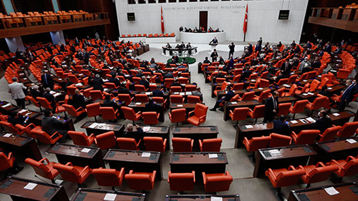 Demokrasi biraz daha bekleyecek