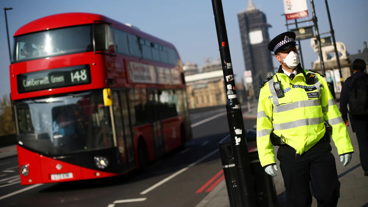 Salgın ortasında tedbirsiz İngiltere! Önlemler kaldırıldı
