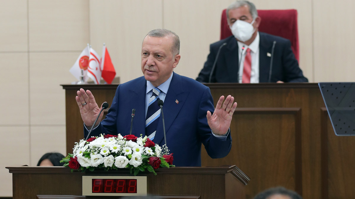 İsmet Berkan, Erdoğan'ın 'müjde'sini yazdı: Şeyh uçmaz, mürit uçurur