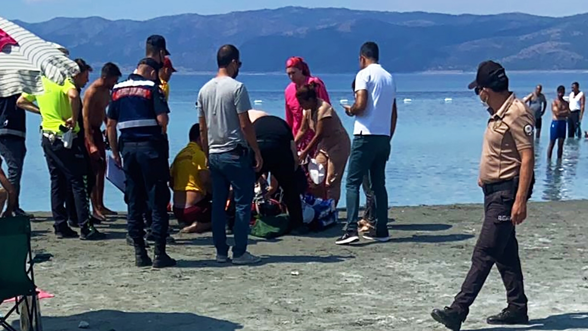 Salda'ya giren genç boğuldu