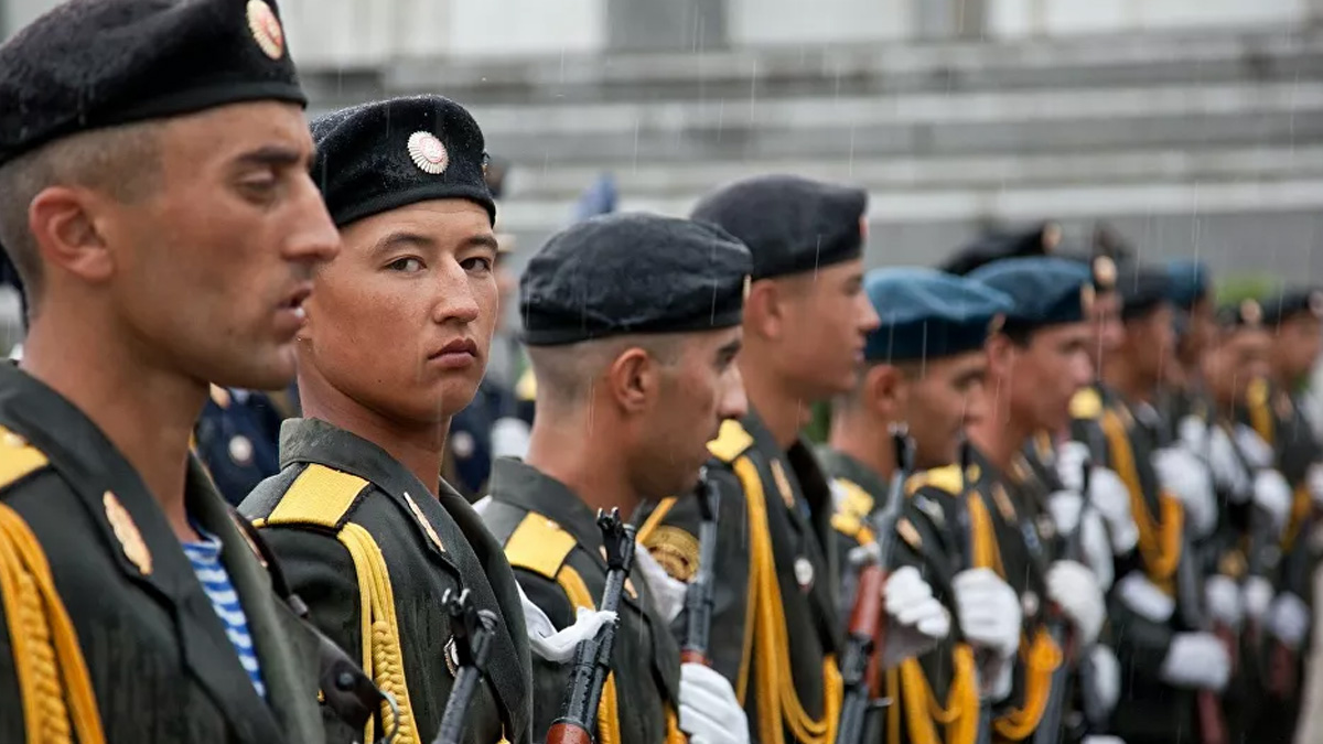 Taliban ilerlerken Tacikistan'dan orduya denetim