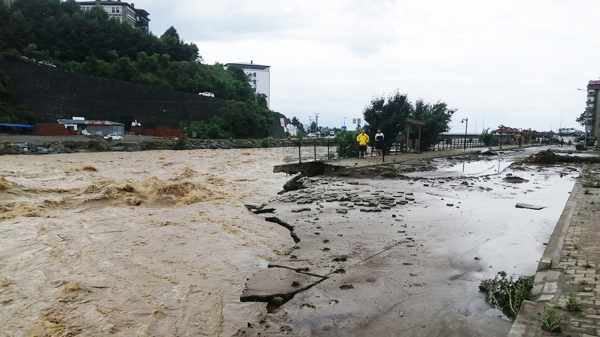 AFAD sel bölgesindeki son durumu paylaştı: Arhavi'de 200 kişi tahliye edildi
