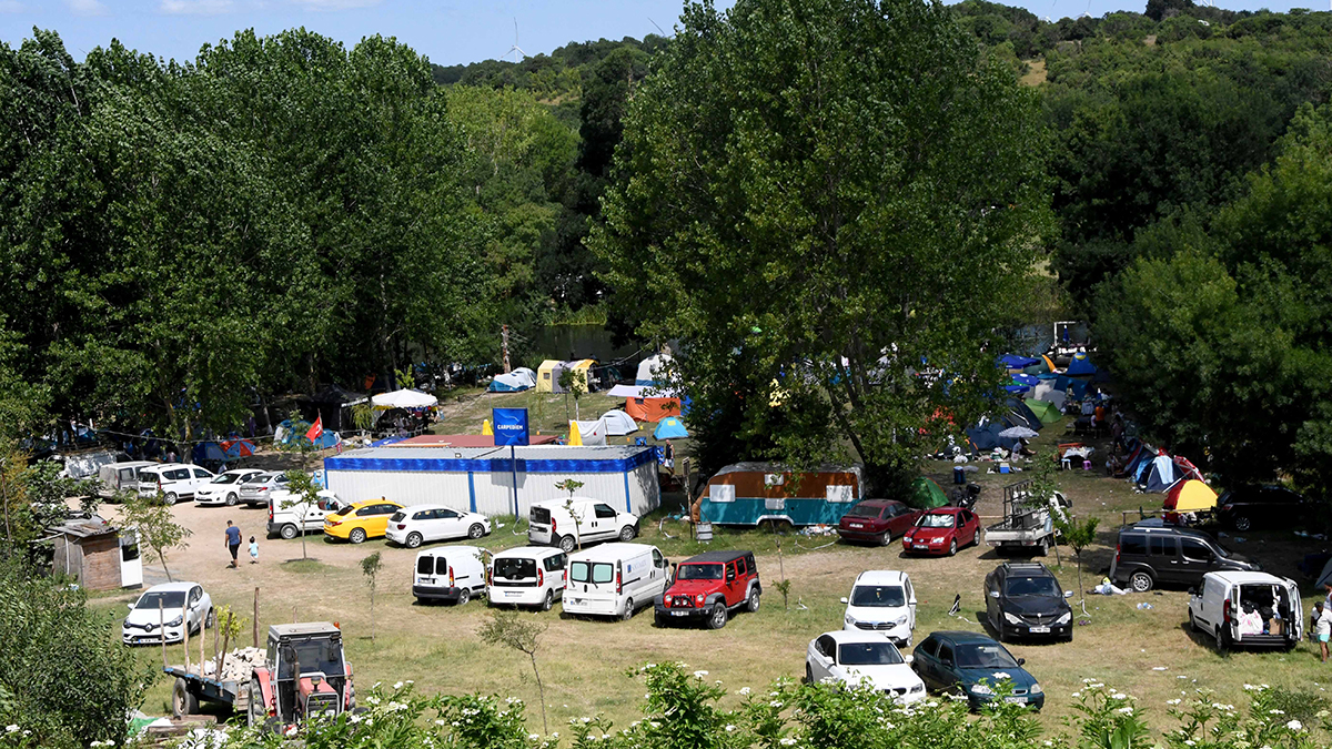 Kıyıköy beldesine yaklaşık 50 bin kişi geldi, Belediye Başkanı 'gelmeyin' çağrısı yaptı
