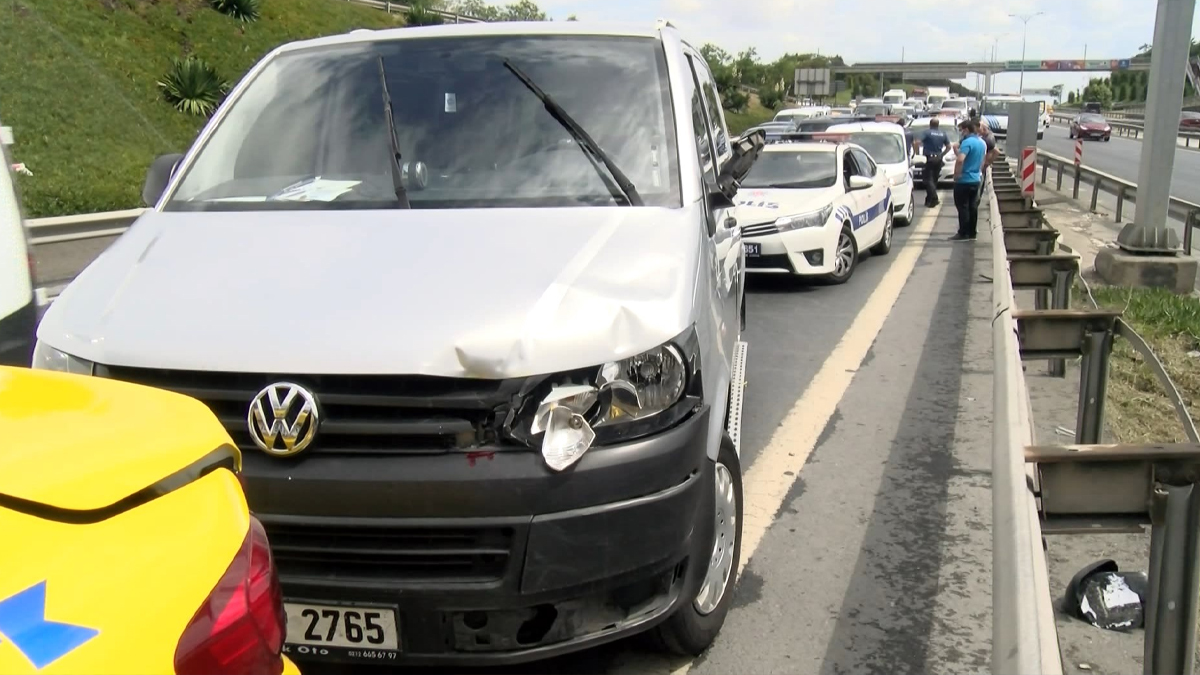 Kazaya bakmak istedi minibüs çarptı