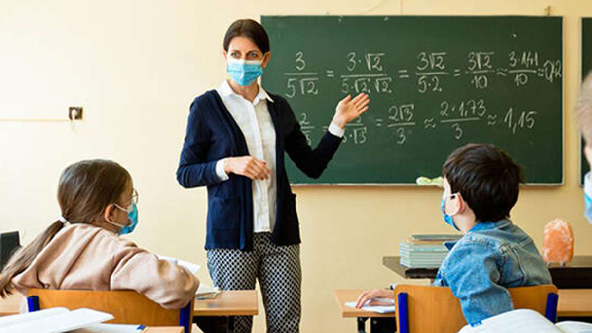 Ziya Selçuk okullar için yeniden tarihi hatırlattı