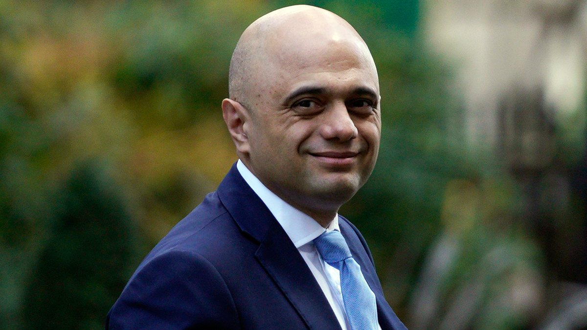 'Korona'dan korkmayın' diyen İngiltere Sağlık Bakanı özür diledi