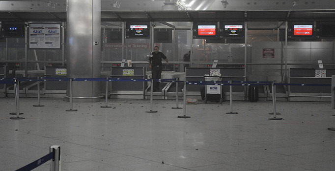 Atatürk Havaalanı'ndaki saldırının ardından kaçan teröristler sıkıştırıldı çatışma çıktı