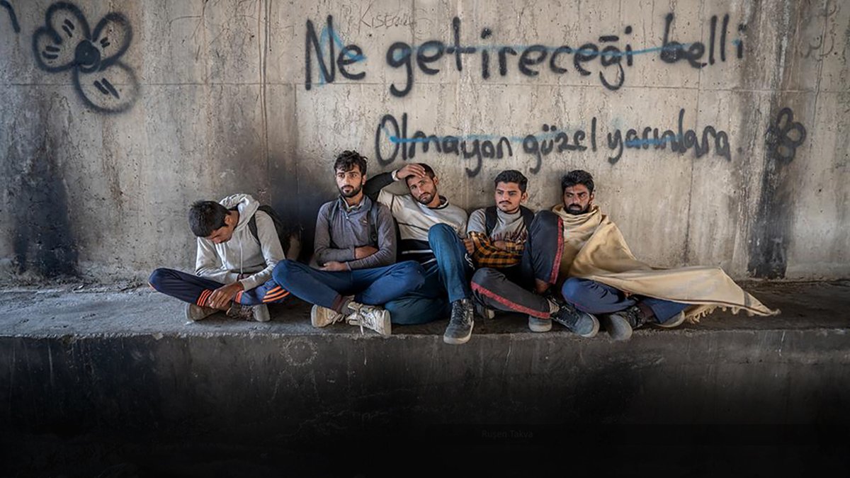 AK Parti'den 'sığınmacı' açıklaması: Bazı şehirlerde sanayimizi onlar ayakta tutuyor