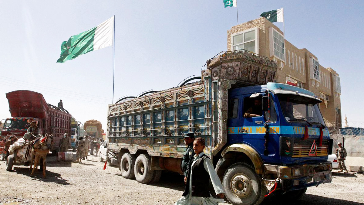 Pakistan'dan yeni karar: Taliban'ın kontrol ettiği kapı açıldı