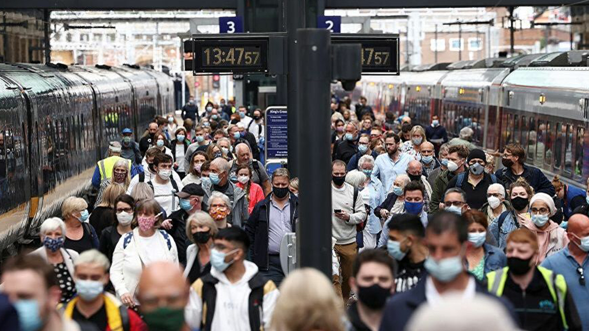 İngiltere'de günlük vaka sayısı 23 bin oldu