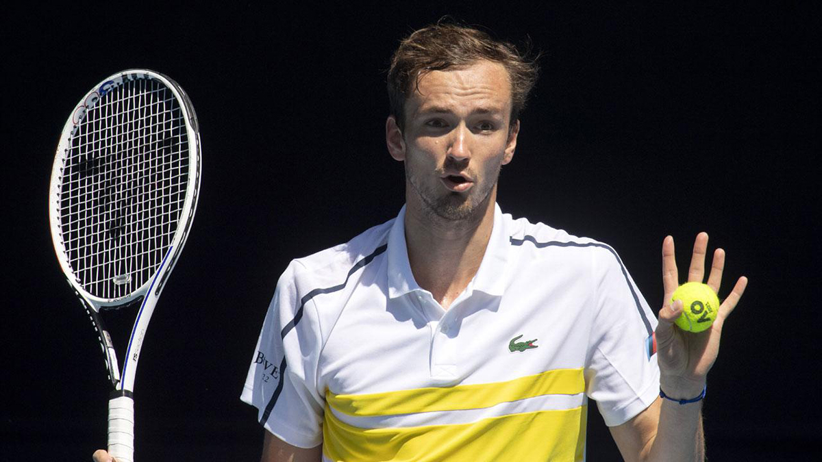 Rus tenisçi Medvedev, sıcak hava nedeniyle kortta fenalaştı