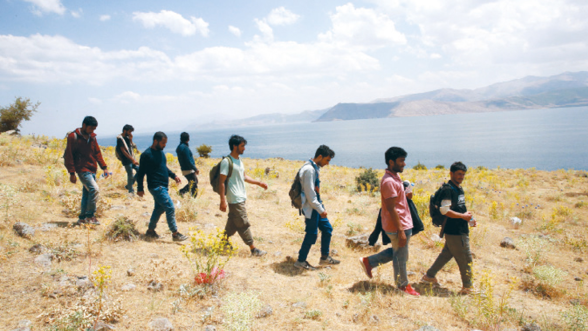 Kavga değil politika lazım