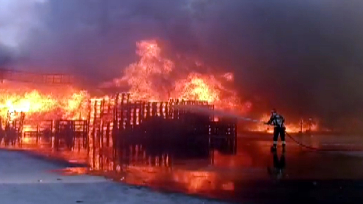 Market deposunda yangın: Alevler dehşete düşürdü