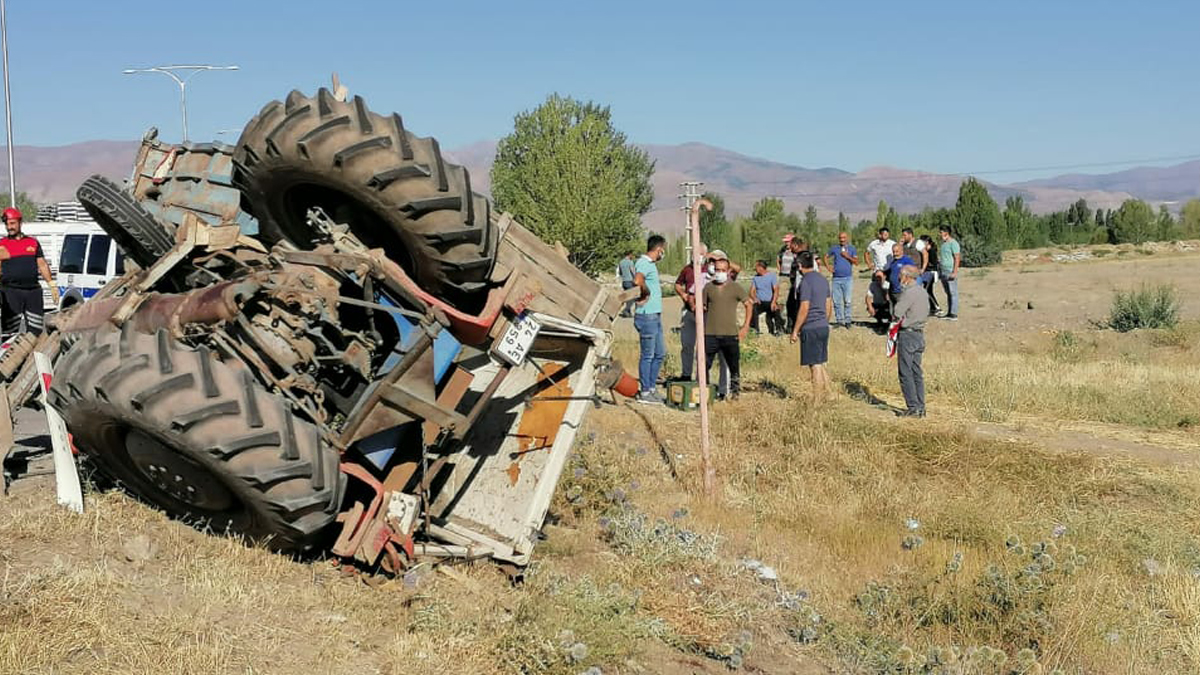 Tarım işçilerini taşıyan araçlar çarpıştı: 2 ölü, 6 yaralı