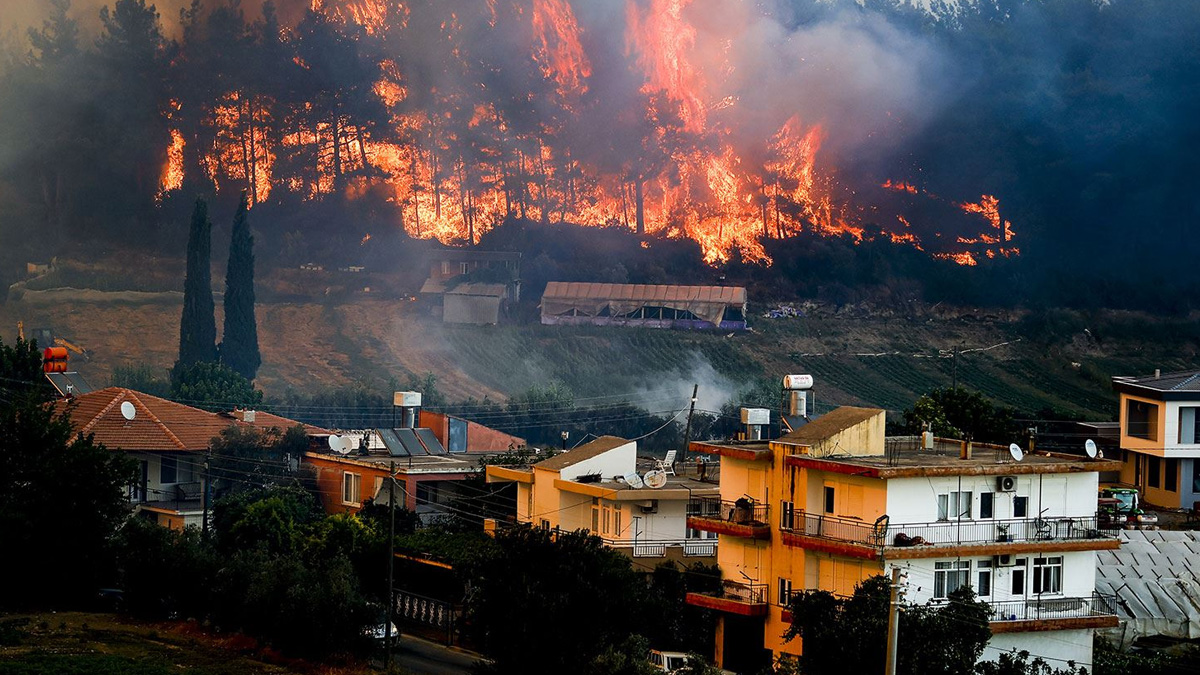 Belediye Başkanı Böcek'ten kritik 'Manavgat' çağrısı: Biz yanıyoruz, bizi kurtarın