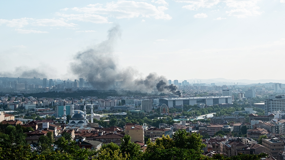 Bir yangın haberi de Ankara'dan: Yine alevler yükseldi