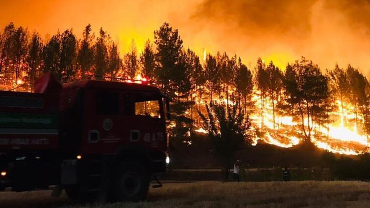 Kavaklıdere'deki yangında mahalleler boşaltılıyor