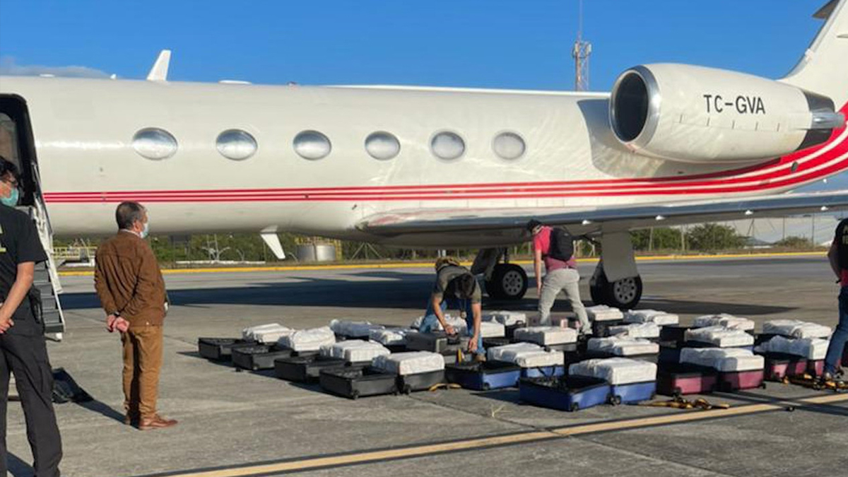 Türk şirketine ait uçağa kokain operasyonu