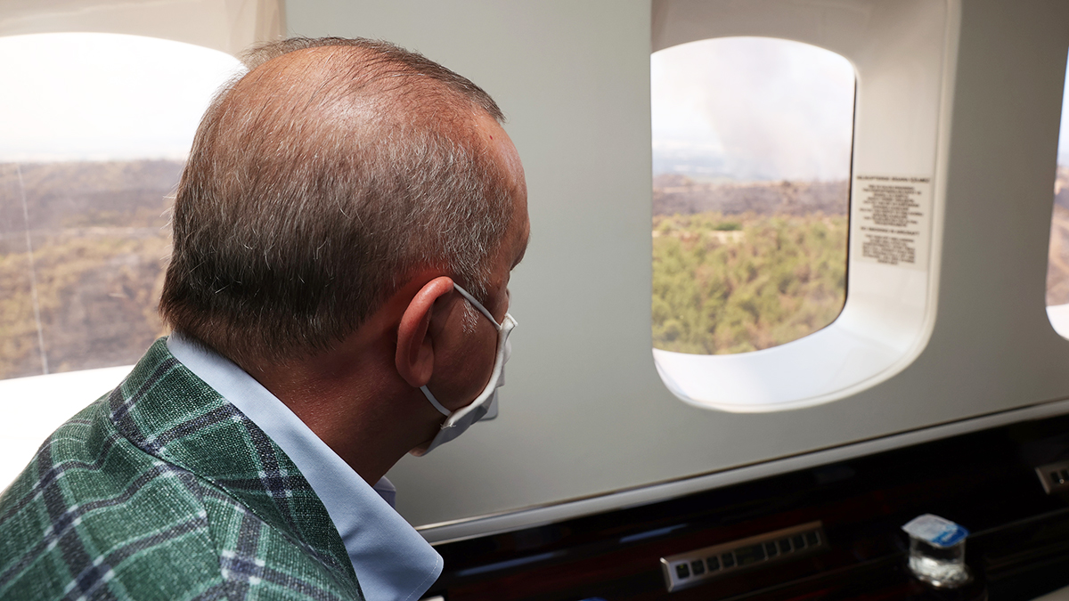 The Times'tan dikkat çeken Erdoğan yorumu: Ülkesinin yanışını uzaktan izliyor