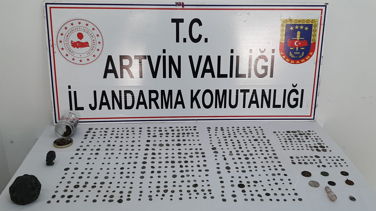 Artvin'de 690 sikke ile 2 bronz heykel ele geçirildi