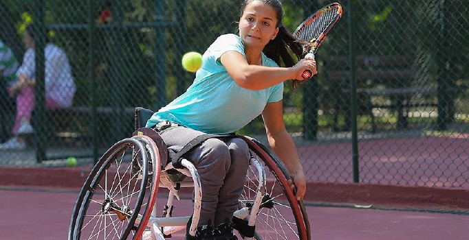 Tarihe geçen paralimpik sporcu Büşra Ün'ün hedefi bitmedi