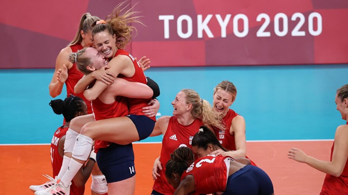 Tokyo Olimpiyatları'nda kadınlar voleybol ve basketbolda altın madalya ABD'nin