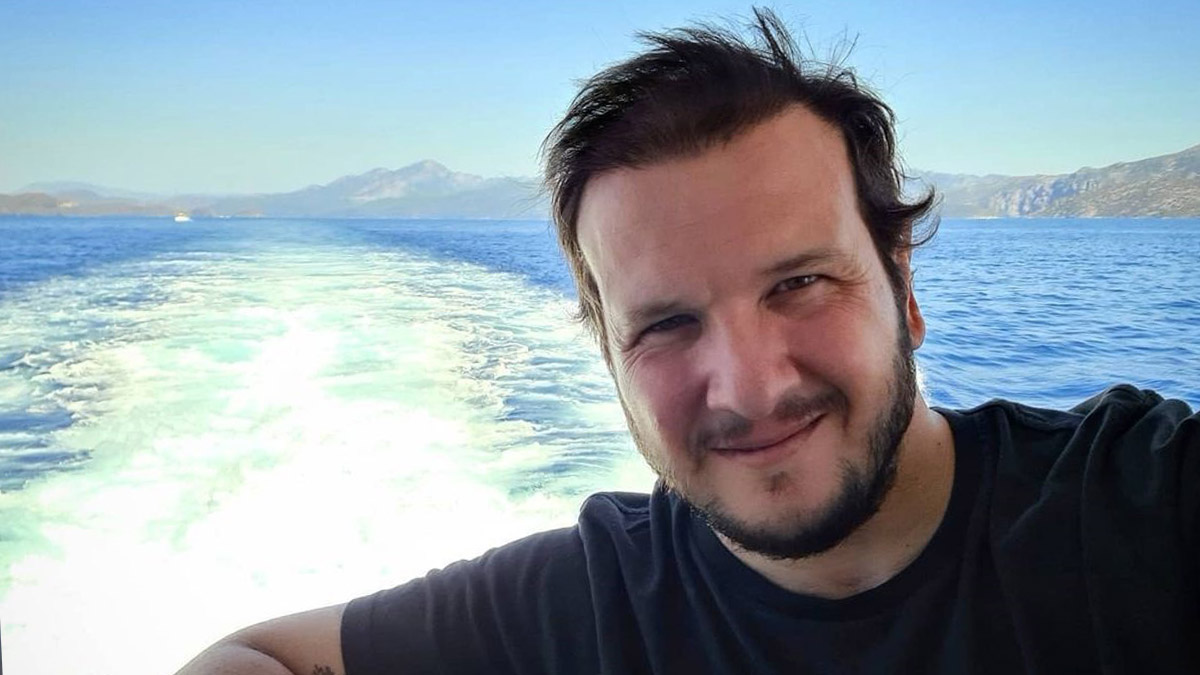 Şahan Gökbakar orman yangınını söndürme çalışmalarına katıldı: Allah'ım bizi kurtar!