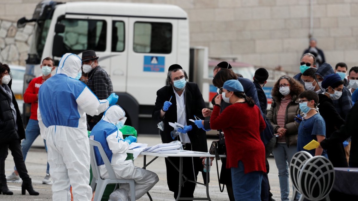 Aşılamada örnek gösterilen İsrail'de vakalar artınca kısıtlamalar getirildi