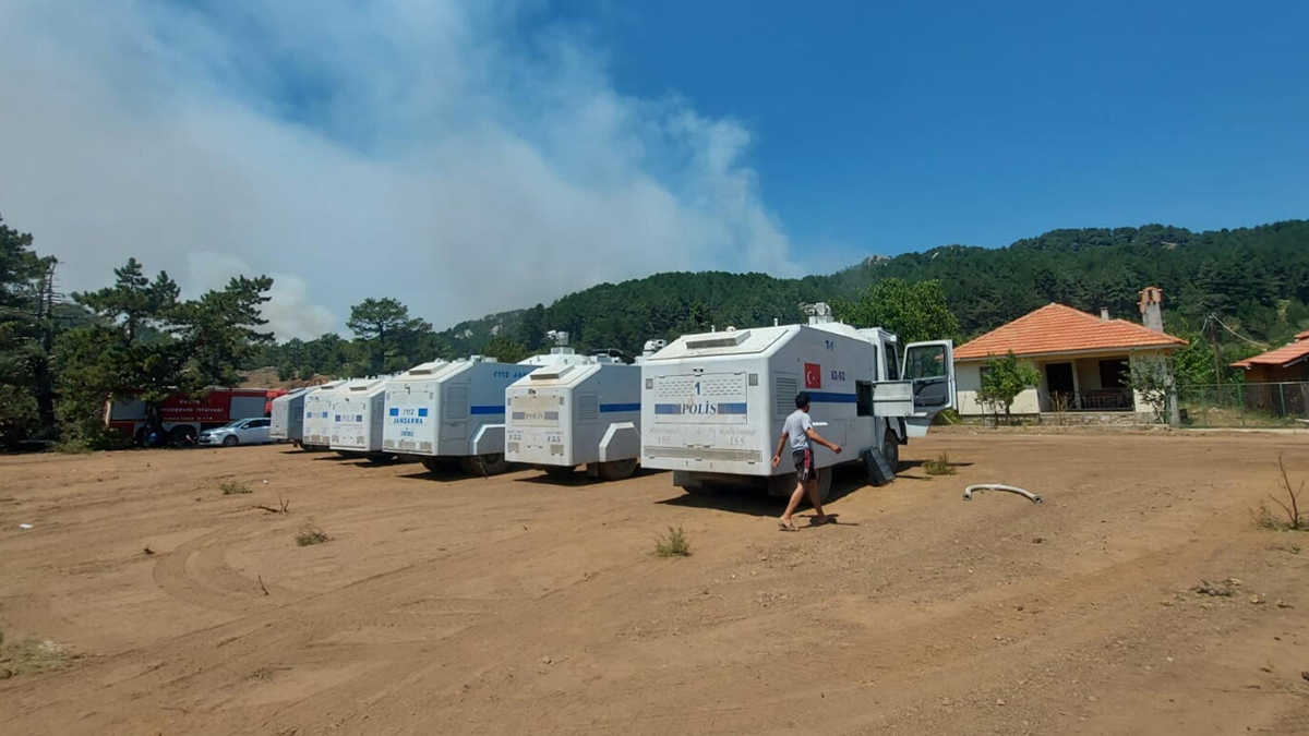 Köyceğiz'deki yangın sürüyor: Yayladaki evler tahliye edildi