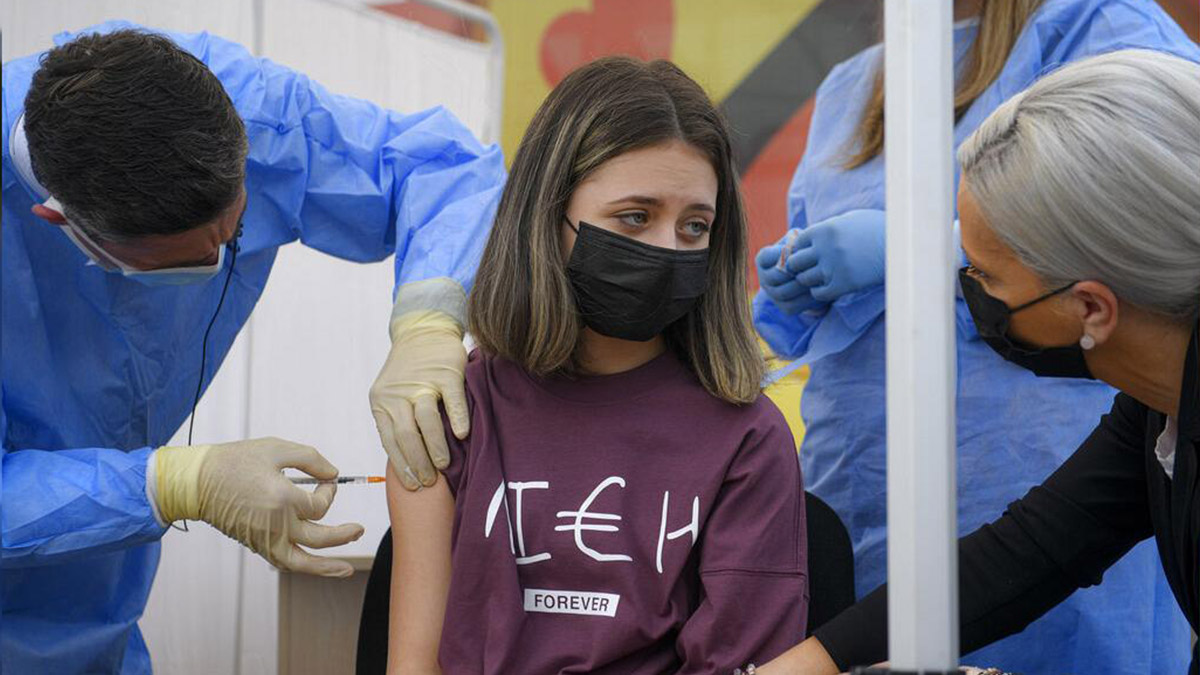 İki doz aşıdan ne kadar süre sonra aşısız sayılırız? Aşı etkisini ne zaman kaybeder?