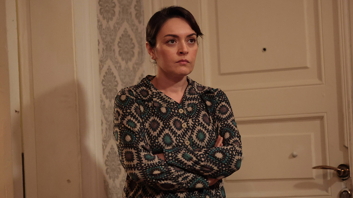 Ezgi Mola'nın TRT 1'in Masumlar Apartmanı dizisinden çıkarıldığı iddia edildi