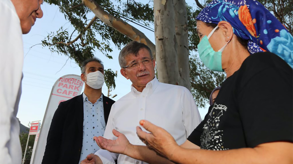 Ahmet Davutoğlu Muğla'da yangın bölgesine gitti: Yaralarımızı sarıp geleceğe güvenle bakacağız