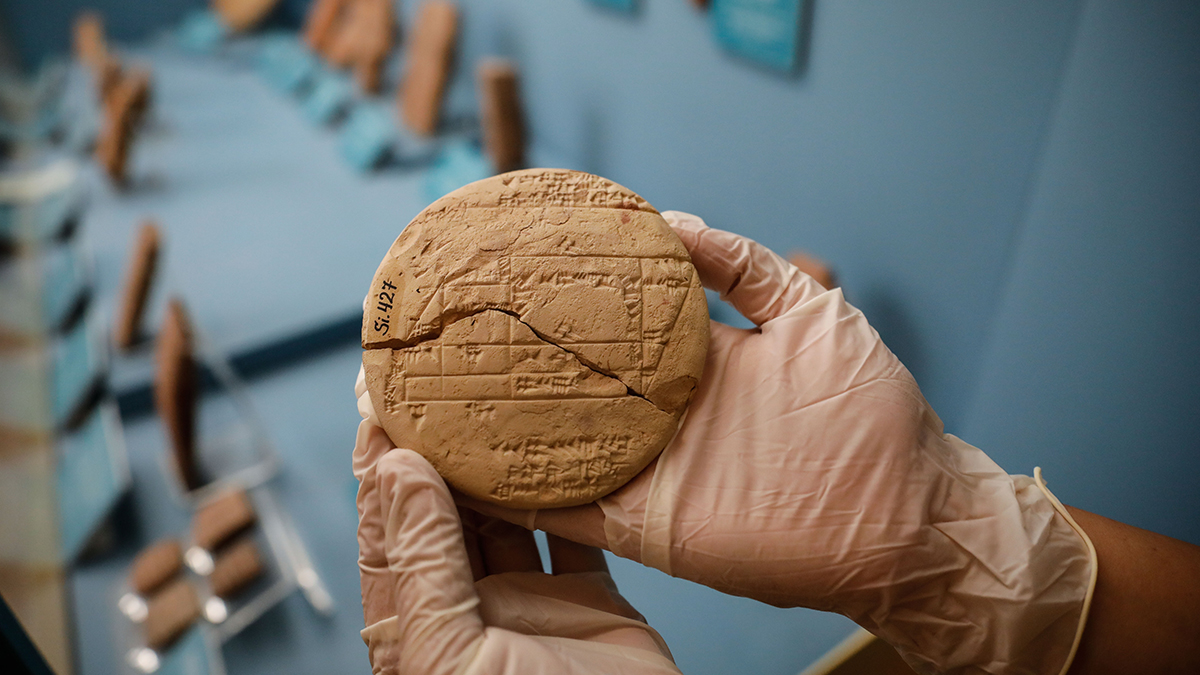 İstanbul'daki Babil tableti bilim insanlarını ikiye böldü