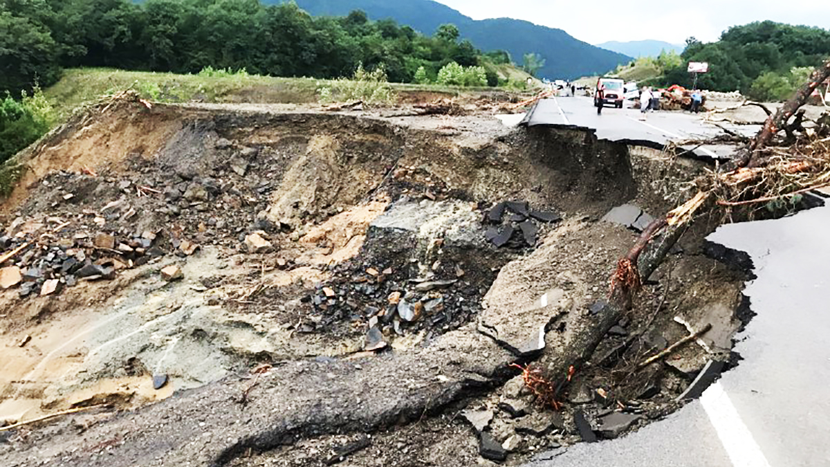 Bartın'ı aşırı yağış vurdu: Birçok yeri su bastı, bir kişi kayıp