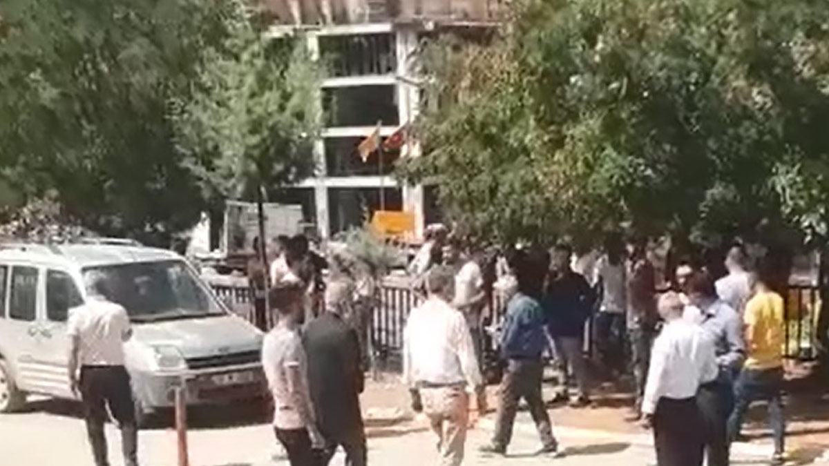Şırnak'ta bahçe duvarı yıkımı sırasında patlama: 3 kişi yaralandı