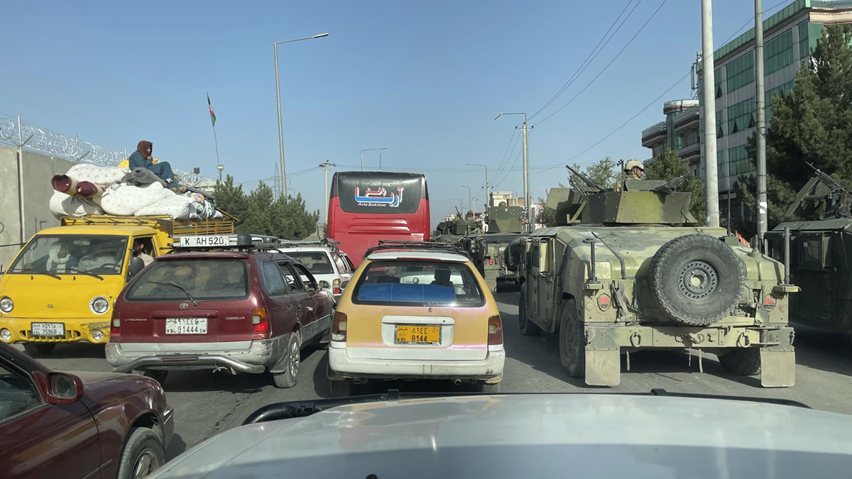 Afganistan Taliban'a teslim