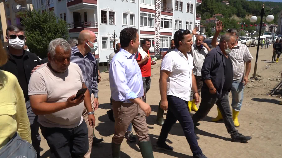 Babacan, sel bölgesini ziyaret etti