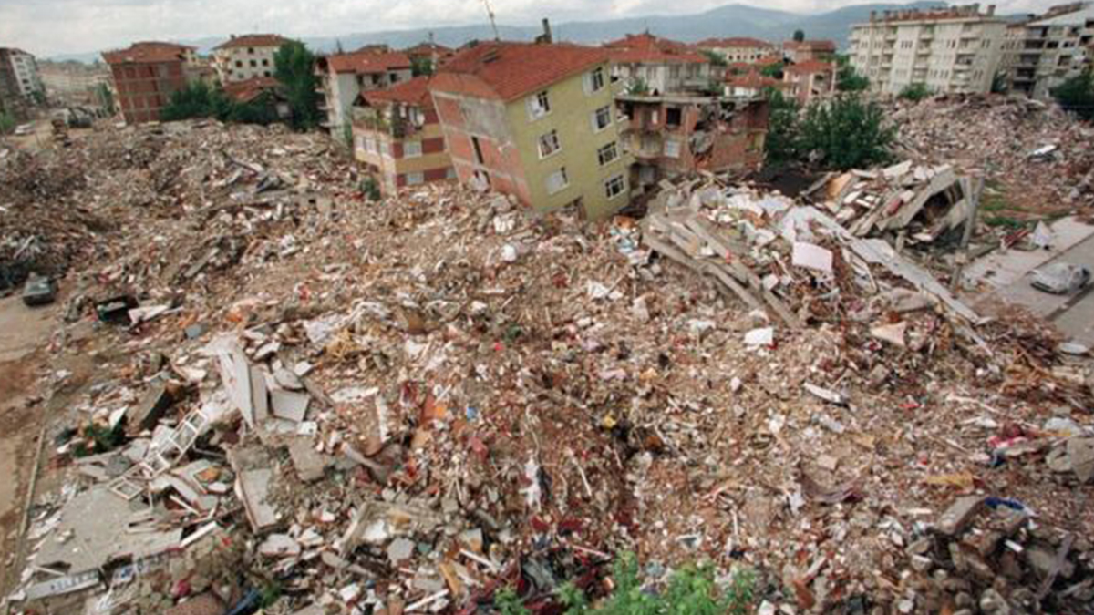 Marmara Depremi'nde hayatını kaybedenler anıldı