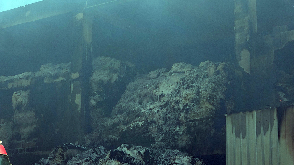 Uşak'taki fabrika yangını 15 saattir devam ediyor