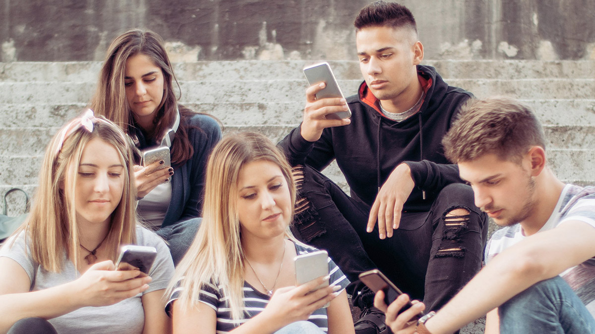 Sosyal Medya Başkanlığı nedir, görevi neler? Yalan haber paylaşana 5 yıl hapis!