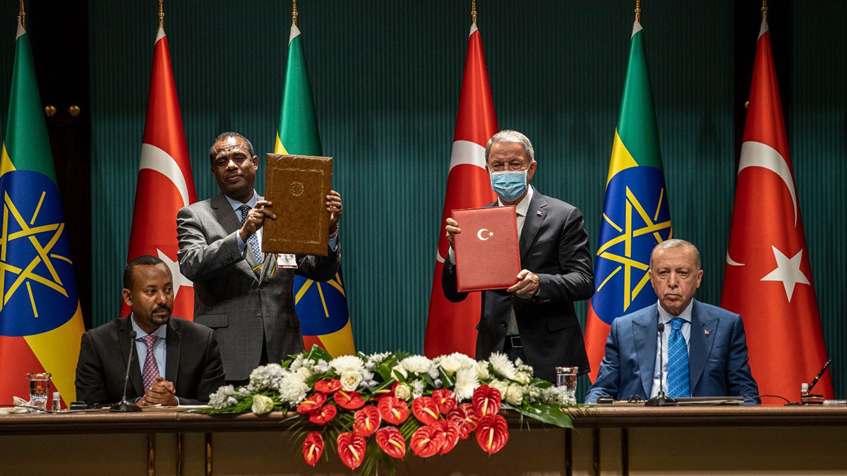 Bakan Akar, Etiyopyalı mevkidaşı Yadeta ile anlaşma imzaladı