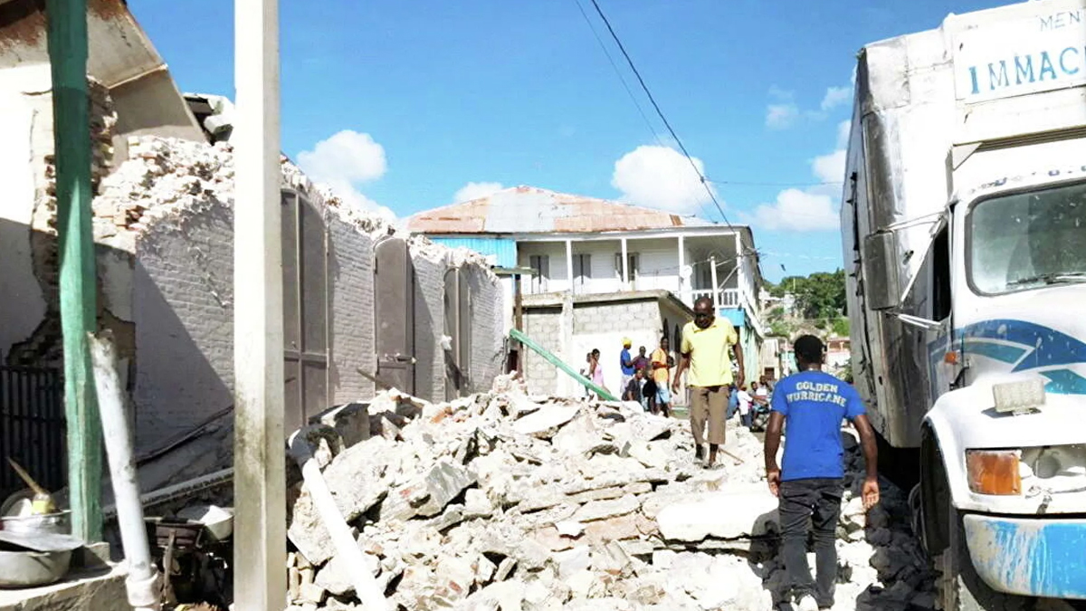 Haiti bir kez daha sallandı