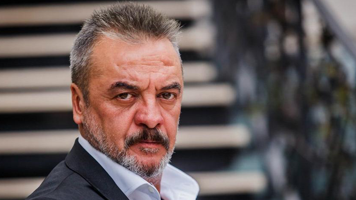 Oyuncu Mesut Akusta beyin kanaması geçirdi