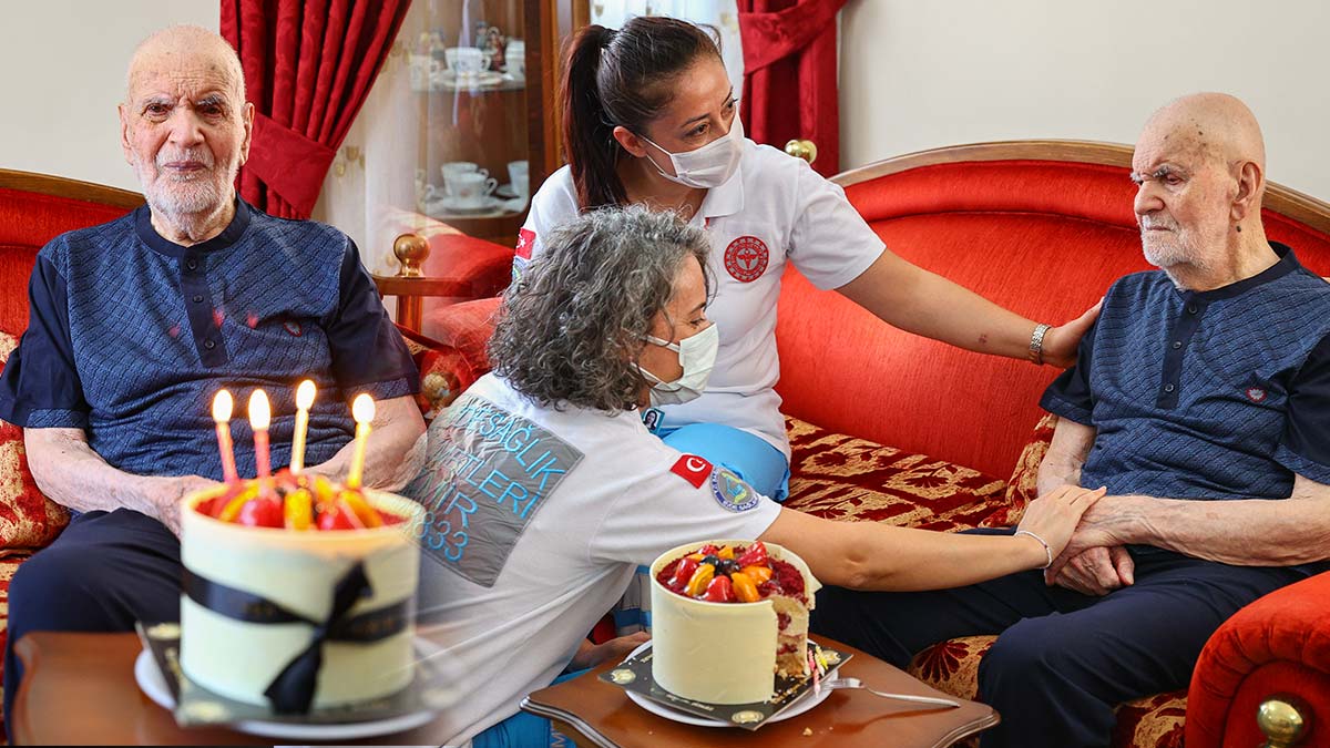 Üçüncü doz aşı için eve gelen sağlık ekiplerinden 102. yaş günü sürprizi