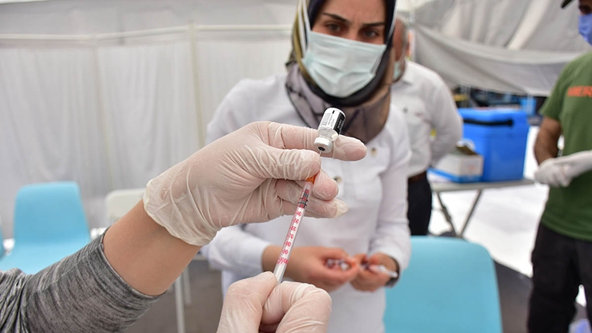 Diyarbakır'da aşı seferberliği sürüyor: Hedef mavi kategori