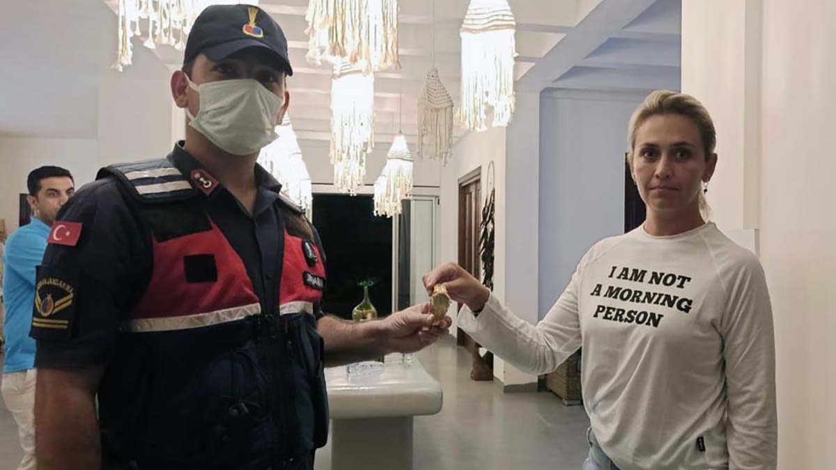 Bodrum'da bir otelde  670 bin liralık altın saat çalındı