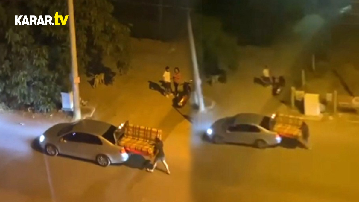 Biri sürdü, biri yürüdü! Hayrete düşüren koltuk taşıma şekli