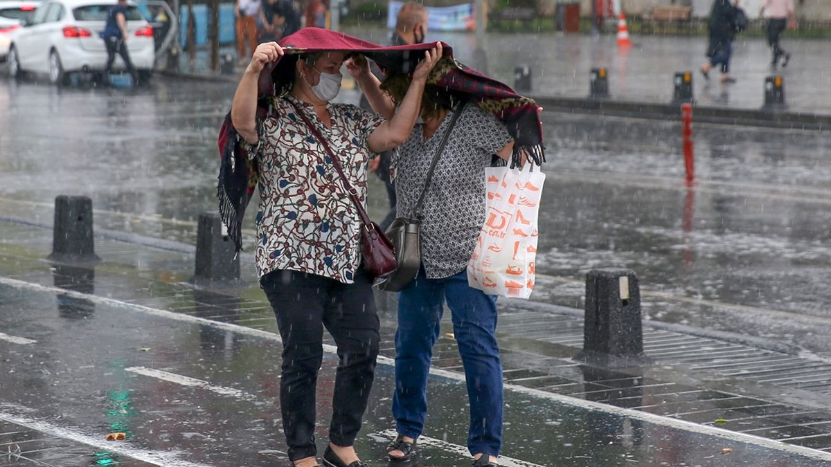Meteoroloji'den üç bölgeye uyarı: Sağanağa hazır olun